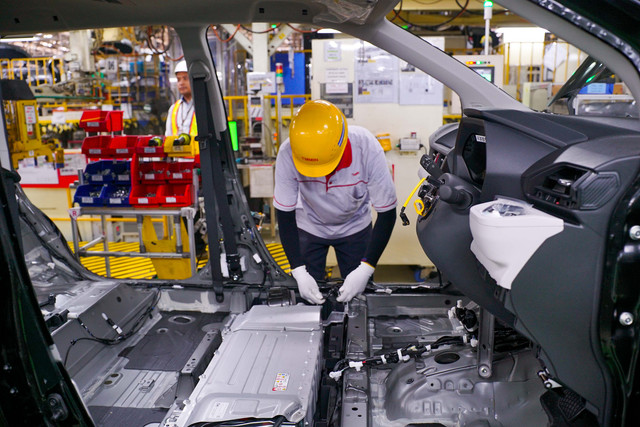 Perakitan mobil di Toyota Motor Manufacturing Indonesia (TMMIN) Karawang, Jawa Barat. Foto: Dok. TMMIN