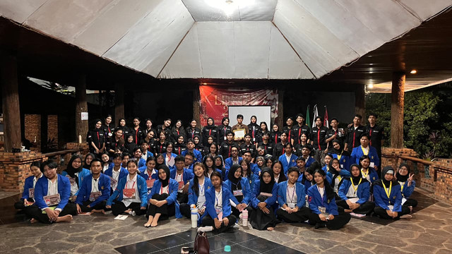 Foto Bersama dengen Salah Satu Pemateri