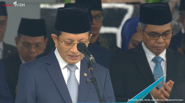 Menteri Agama Nasaruddin memimpin doa saat upacara peringatan Hari Kesaktian Pancasila 2026 di Monumen Pancasila Sakti, Lubang Buaya, Jakarta Timur, Rabu (1/10/2026). Foto: YouTube/ Sekretariat Presiden