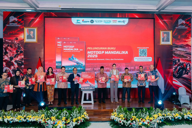 Peluncuran buku MotoGP Mandalika 2025 oleh Kementerian PPN/Bappenas di Jakarta pada Rabu (30/9). Foto: Dok. Istimewa