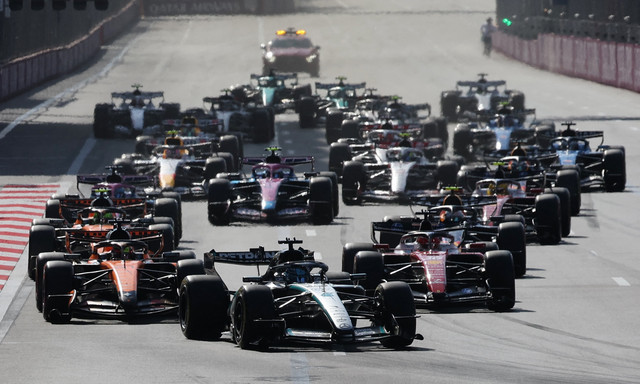 Balapan Formula 1 Grand Prix Azerbaijan dimulai di Sirkuit Baku City. Foto: Jakub Porzycki/REUTERS