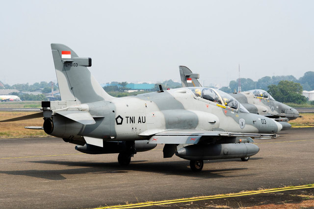 Ilustrasi membahas berkas persyaratan Tamtama TNI AU gelombang 3 2026. Foto: Pexels