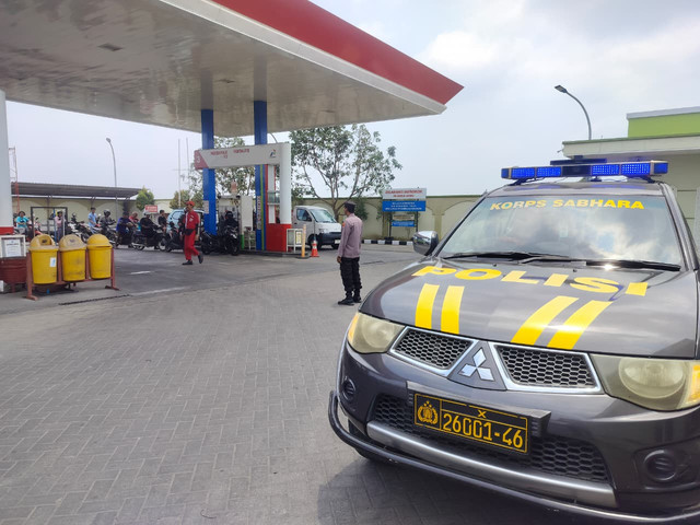 Polsek Kedungwaru Patroli SPBU Boro, Cegah Antrean Ganggu Arus Lalu Lintas