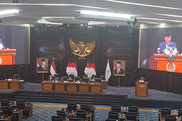 Gubernur DKI Jakarta Pramono Anung dalam rapat paripurna DPRD di gedung DPRD DKI Jakarta, Kamis (1/10/2026). Foto: Pradya Tirta/kumparan
