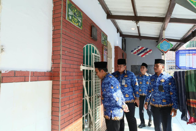 Kontrol Langsung Blok Hunian, Lapas Mojokerto Perkuat Pengawasan dan Keamanan Blok Hunian (Foto:HumasLapasMoker)
