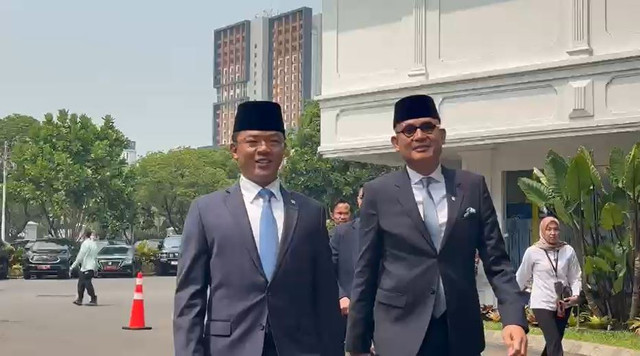 Menteri Luar Negeri, Sugiono bersama Wakil Menteri Luar Negeri, Armnatha Nasir saat ditemui di Istana Negara, Jakarta, Kamis (1/10/2026). Foto: Zamachsyari/kumparan
