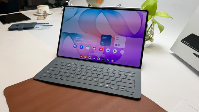 Samsung resmi memperkenalkan Galaxy Tab S12 series, yang terdiri dari Galaxy Tab S12 Ultra dan Galaxy Tab S12+. Foto: Habib Allbi Ferdian/kumparan