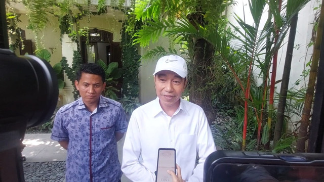 Presiden ke-7 Joko Widodo (Jokowi) ditemui di kediamannya di Solo,  Kamis (1/10/2026) Foto: kumparan