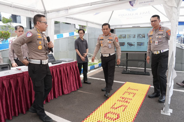 Kakorlantas Polri Irjen Pol. Wibowo cek kesiapan almatsus penindakan kendaraan Over Dimension Over Load  (ODOL).  Foto: Dok. Korlantas
