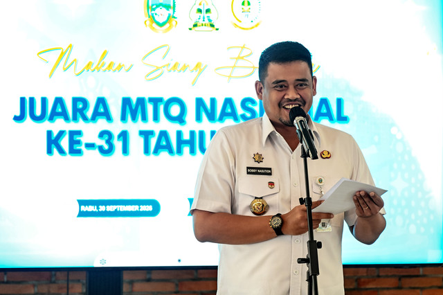 Gubernur Sumut Muhammad Bobby Afif Nasution, di dampingi sejumlah OPD, menjamu makan siang bersama para Qori dan Qoriah asal Sumatera Utara yang merupakan juara MTQ Nasional XXXI tahun 2026  di anjungan lantai 9 Kantor Gunernur, Rabu (30/9/2026). Foto: Diskominfo Sumut