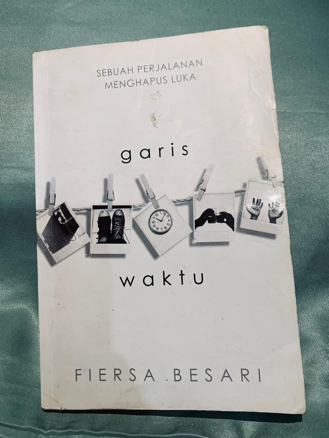 Sampul novel Garis Waktu karya Fiersa Besari. Foto koleksi pribadi penulis. (Foto: Dok. pribadi)
