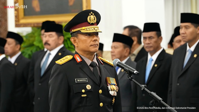 Komisaris Jenderal Wahyu Hadiningrat saat dilantik jadi Wakil Kepala Kepolisian RI di pelantikan dan pengucapan sumpah pejabat negara, Istana Negara, Jakarta, Kamis (1/9/2026). Foto: YouTube/ Sekretariat Presiden