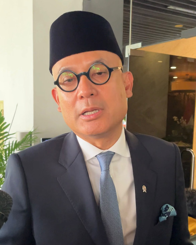 Menteri Luar Negeri Arrmanatha Nasir saat tiba dan disambut di Kantor Kemlu RI, Jakarta, sesaat setelah dilantik Presiden, Kamis (1/10/2026). Foto: Firda Brillianti/kumparan