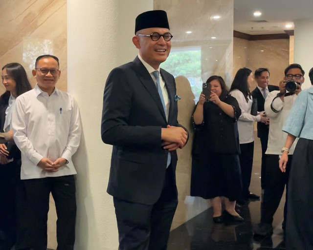 Menteri Luar Negeri Arrmanatha Nasir saat tiba dan disambut di Kantor Kemlu RI, Jakarta, sesaat setelah dilantik Presiden, Kamis (1/10/2026). Foto: Firda Brillianti/kumparan