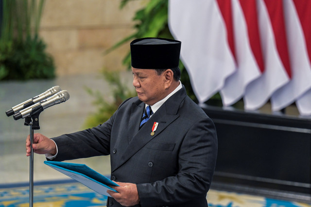 Presiden Prabowo Subianto bersiap melantik Menteri, Wamen dan Kepala Lembaga Kabinet Merah Putih di Istana Negara, Jakarta, Kamis (1/10/2026). Foto: Galih Pradipta/ANTARA FOTO
