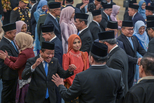 Menteri Koordinator Bidang Hilirisasi dan Transisi Energi sekaligus Menteri Energi dan Sumber Daya Mineral Bahlil Lahadalia Kejagung ST Burhanuddin usai pelantikan di Istana Negara, Jakarta, Kamis (1/10/2026). Foto: Galih Pradipta/ANTARA FOTO