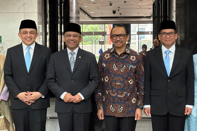 Wakil Menteri Keuangan Luky Alfirman, Menkeu Suahasil Nazara, Wakil Menteri Keuangan Juda Agung dan Nurkholisoh Ibnu Aman di Gedung Kementerian Keuangan, Kamis (1/10/2026).  Foto: Nur Pangesti/kumparan