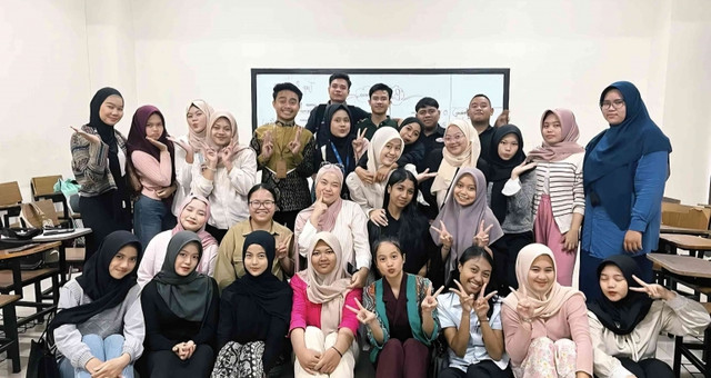 Bahasa Indonesia Menjadi Sarana Komunikasi Mahasiswa dari Berbagai Latar Belakang di Lingkungan Kampus (Sumber: Dokumentasi Pribadi)