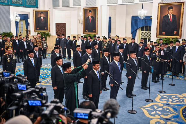 Presiden Prabowo Subianto melantik sejumlah Menteri, Wamen dan Kepala Lembaga Kebinet Merah Putih di Istana Negara, Jakarta, Kamis (1/10/2026). Sumber: Kumparan.com