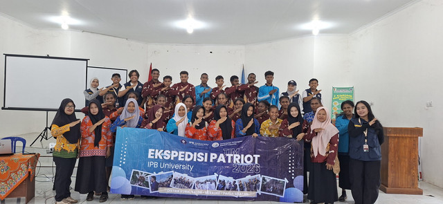 Patriot IPB Kenalkan SMART Farming di SMK Negeri 4 Merauke. Foto : M. Zulham Azhar Maghfirah. H