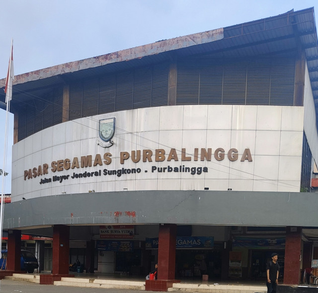 Pasar Segamas: denyut ekonomi rakyat Purbalingga. Ramai, tetapi apakah pedagang benar-benar bertahan? . Foto istimewa