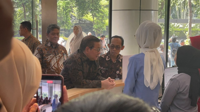 Momen kedatangan Gubernur DKI Jakarta, Pramono Anung di Mal Pelayanan Publik, Rasuna Said, Jakarta Selatan, Jumat (2/10). Foto: Pradya Tirta/kumparan
