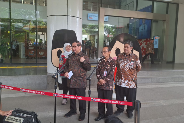 Doorstop Gubernur DKI Jakarta, Pramono Anung di Mal Pelayanan Publik, Rasuna Said, Jakarta Selatan, Jumat (2/10/2026). Foto: Pradya Tirta/kumparan