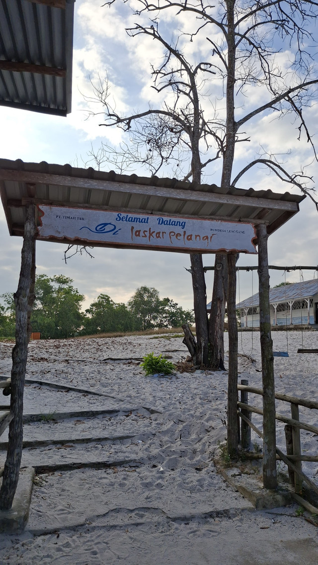 foto Replika Sekolah Laskar Pelangi diambil oleh penupenulis