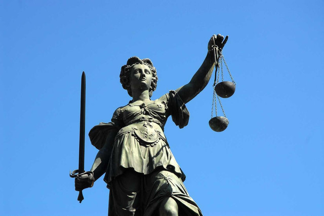 Patung Lady Justice sebagai simbol keadilan dalam penegakan hukum.Sumber: Unsplash