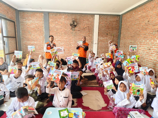 Pojok Baca Hadir di Rumah Al-Qur'an Addarul Awwal, Tumbuhkan Semangat Mengaji dan Literasi Santri 2026