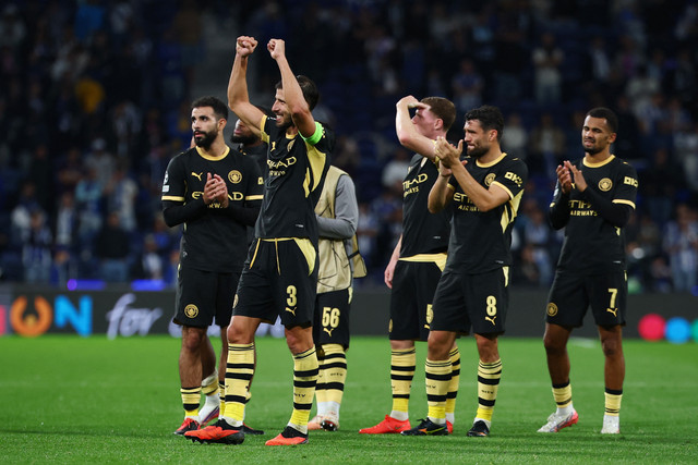 Ruben Dias merayakan kemenangan Manchester City setelah pertandingan Liga Champions melawan FC Porto. Foto: Pedro Nunes/REUTERS