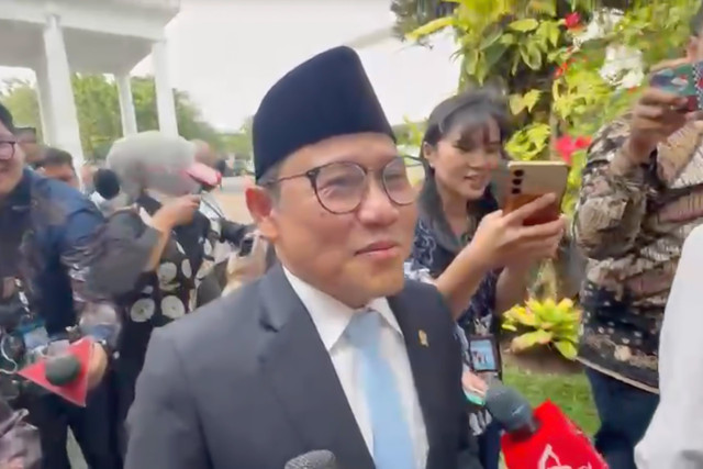 Menteri Koordinator Bidang Pemberdayaan Masyarakat Muhaimin Iskandar atau Cak Imin di kompleks Istana, Jakarta, Jumat (2/10/2026). Foto: Zamachsyari/kumparan