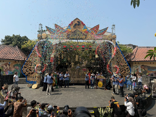 Pembukaan YK Festisale di Pasar Ngasem, Jumat (2/10). Foto: Pandangan Jogja/Arif UT.