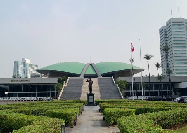 Gedung DPR RI di Jakarta, salah satu ruang tempat berbagai gagasan politik dan kepentingan masyarakat diperdebatkan dalam kehidupan bernegara. (Sumber/Dokumentasi Penulis,2026.)