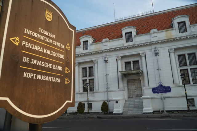 Gambar 1. Arsitektur Kota Lama Surabaya (Sumber: Dokumentasi Pribadi)
