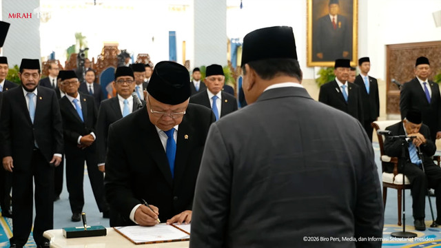 Budi Tanuwibowo saat pengangkatan Dewan Pertimbangan Presiden RI dan Kepala Bakom RI oleh Presiden Republik Indonesia di Istana Negara, Jakarta, Jumat (2/10/2026). Foto: YouTube/ Sekretariat Presiden