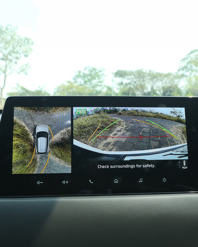 Fitur kamera 360 di Mitsubishi Xforce HEV. Foto: Mitsubishi Motors