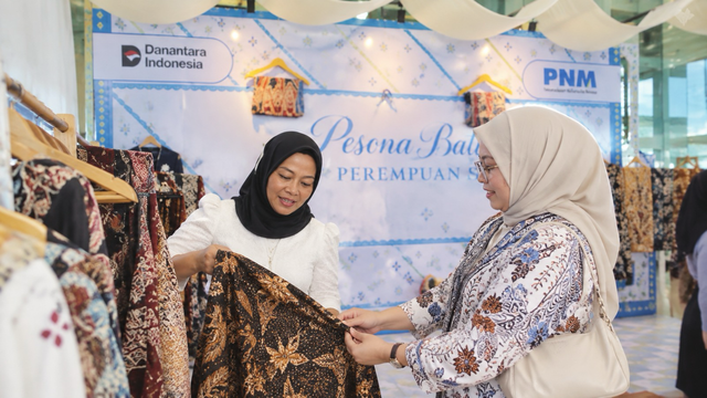 Salah satu karya batik perempuan nasabah PNM Mekaar saat mengikuti pameran. Foto: Dok. PNM
