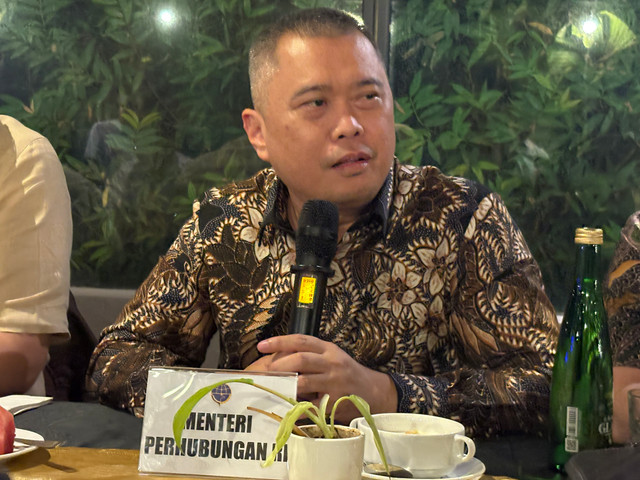 Menteri Perhubungan (Menhub) Dudy Purwagandhi dalam ramah tamah Lokakarya Forum Wartawan Perhubungan (Forwahub) di Bandung, Jawa Barat, Jumat (2/10). Foto: Widya Islamiati/kumparan