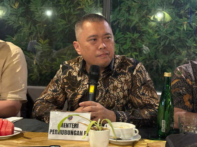 Menteri Perhubungan (Menhub) Dudy Purwagandhi dalam ramah tamah Lokakarya Forum Wartawan Perhubungan (Forwahub) di Bandung, Jawa Barat, Jumat (2/10).  Foto: Widya Islamiati/kumparan