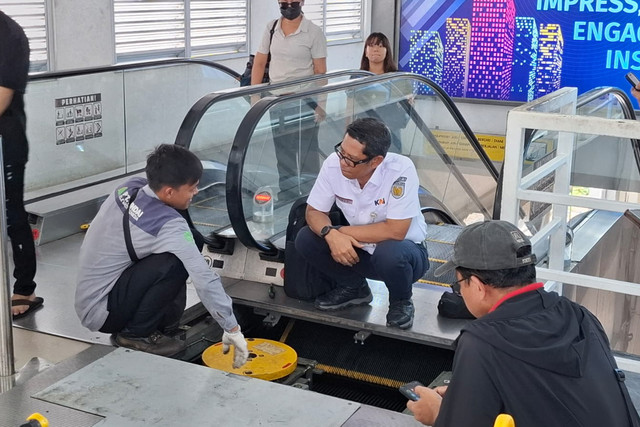 Eskalator arah peron 5 di Stasiun Duri, Jakarta Barat yang tiba-tiba berbalik arah dan menyebabkan 12 orang luka-luka, Sabtu (3/10/2026). Foto: Kevin Daniel/kumparan