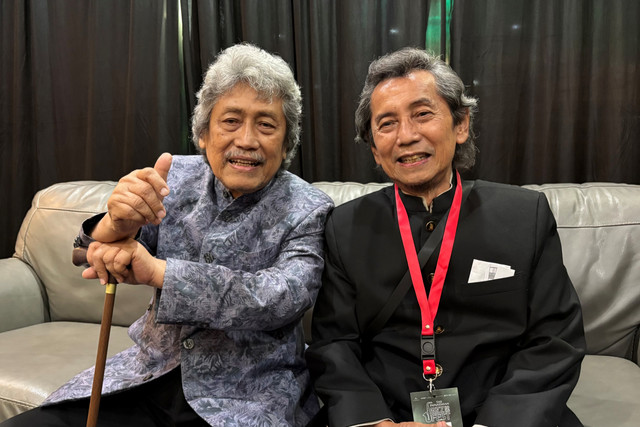 Grup musik legendaris Bimbo saat ditemui di The Papandayan Jazz Festival 2026 di Bandung, Sabtu (3/10/2026).
Foto: Aprilandika Pratama/kumparan