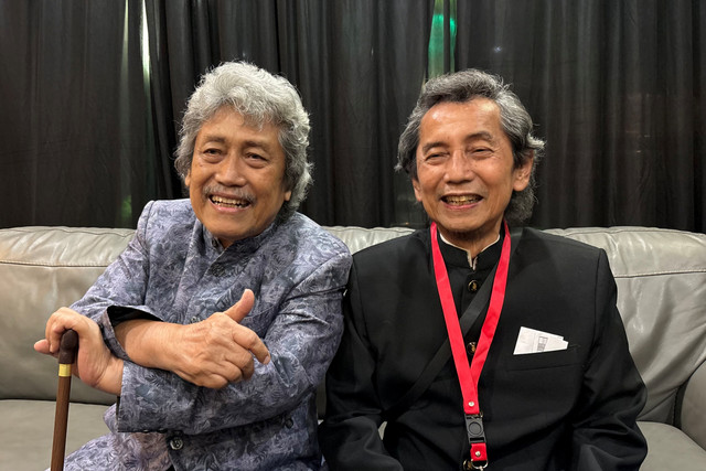 Grup musik legendaris Bimbo saat ditemui di The Papandayan Jazz Festival 2026 di Bandung, Sabtu (3/10/2026).
Foto: Aprilandika Pratama/kumparan