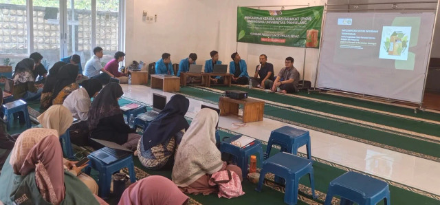 Dr. Makhsun Sedang Memberi sambutan pada PKM Mahasiswa Unpam