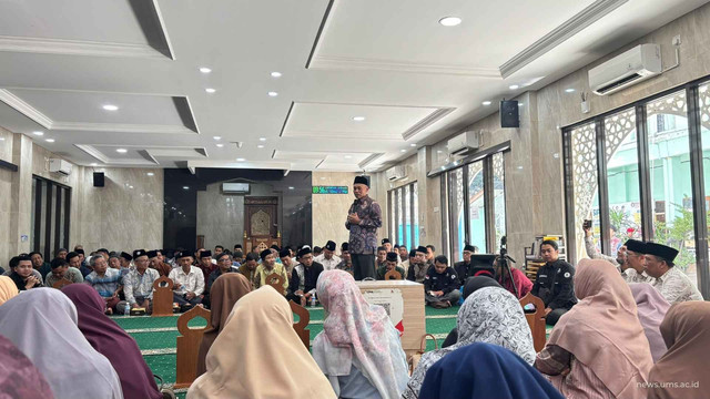 Rektor BIM University Prof. Harun Joko Prayitno M.Hum., berbagi informasi tentang keberadaan BIM University di Masjid KH Ahmad Dahlan, Komplek Perguruan Tinggi Muhammadiyah, Bali. (4/10). Foto Dok Istimewa