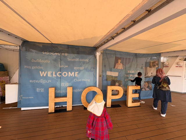 Suasana Pameran Buku di Kapal Doulos Hope di Pelabuhan Tanjung Priok, Jakarta Utara, Minggu (4/10/2026). Foto: Nauval Pratama/kumparan