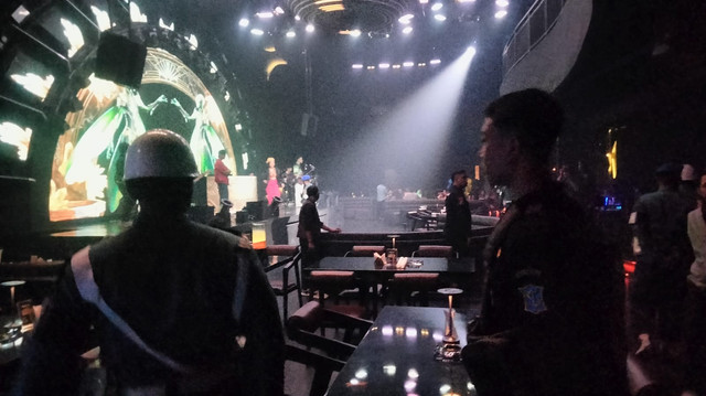 Petugas gabungan menggelar Operasi Penegakan Ketertiban (Opsgaktib) dan Yustisi 2026 di 10 Rumah Hiburan Malam (RHU) di Kota Surabaya.  Foto: Dok. Kodaeral V