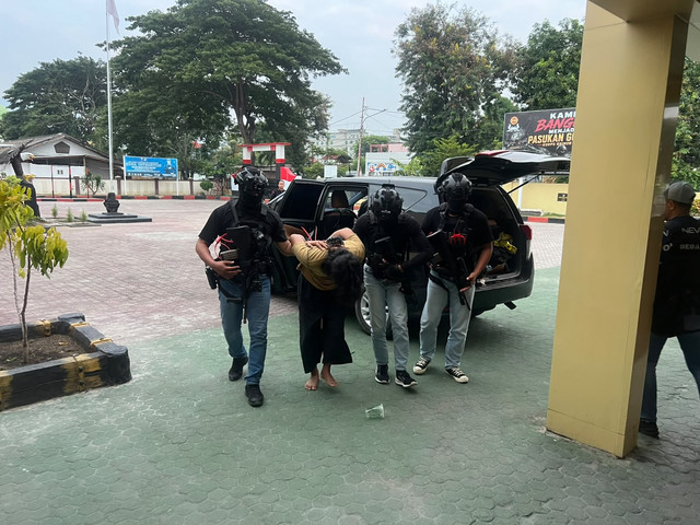Densus 88 Tangkap 12 Tersangka Terorisme Paham Daulah Islamiyah di 6 Provinsi. Foto: Dok. Istimewa