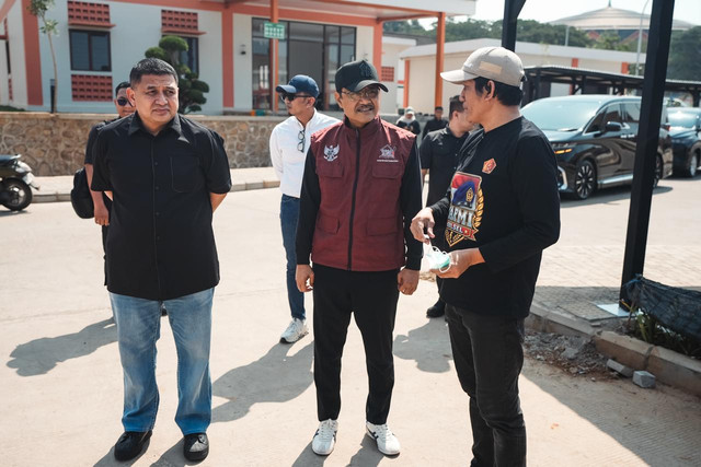 Mensos Saifullah Yusuf (Gus Ipul) mengecek kesiapan operasional dapur Sekolah Rakyat Terintegrasi (SRT) 3 Sulawesi Selatan di Kota Makassar, Minggu (4/10/2026). Foto: Dok. Kemensos