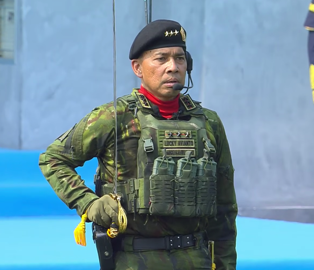 Komandan upacara HUT Ke-81 TNI Letjen Lucky Avianto Foto: Youtube/Sekretariat Presiden